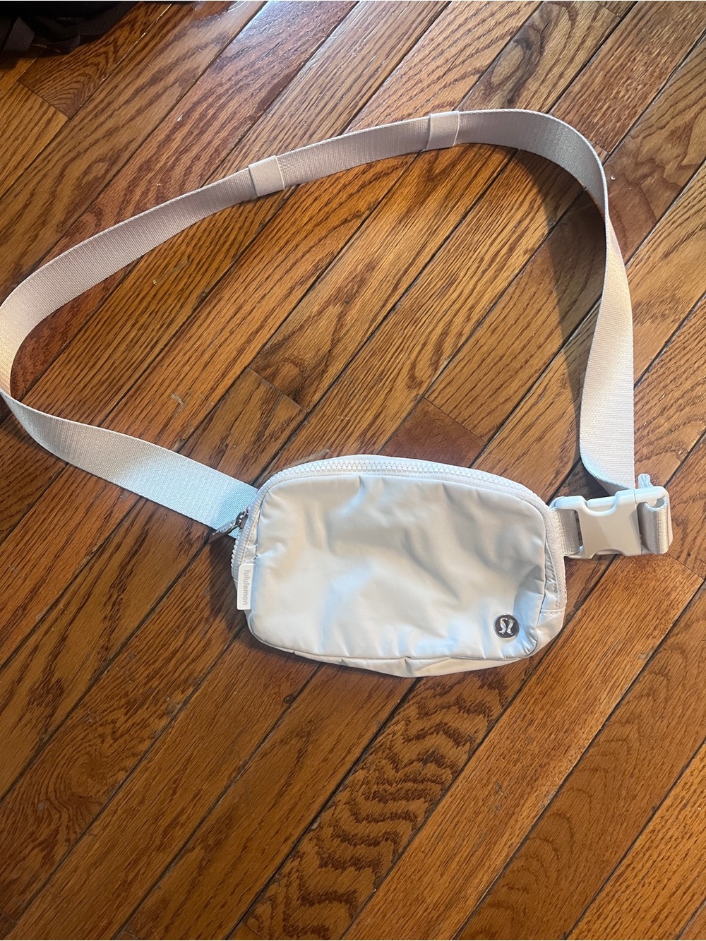 Lululemon White crossbody belt bag Fanny pack